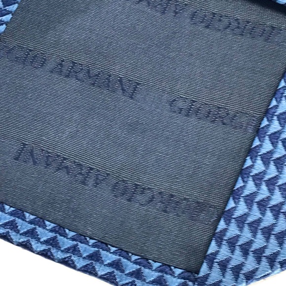 100% silk ARMANI COLLEZIONI luxury designer tie.  NWOT! - Picture 5 of 5